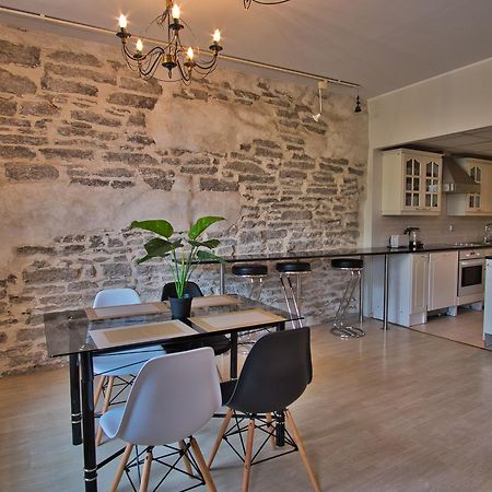 Dream Stay - Old Town Church View Apartment With Sauna Tallinn Bagian luar foto