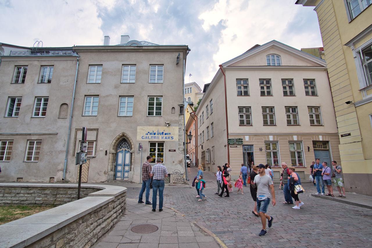 Dream Stay - Old Town Church View Apartment With Sauna Tallinn Bagian luar foto