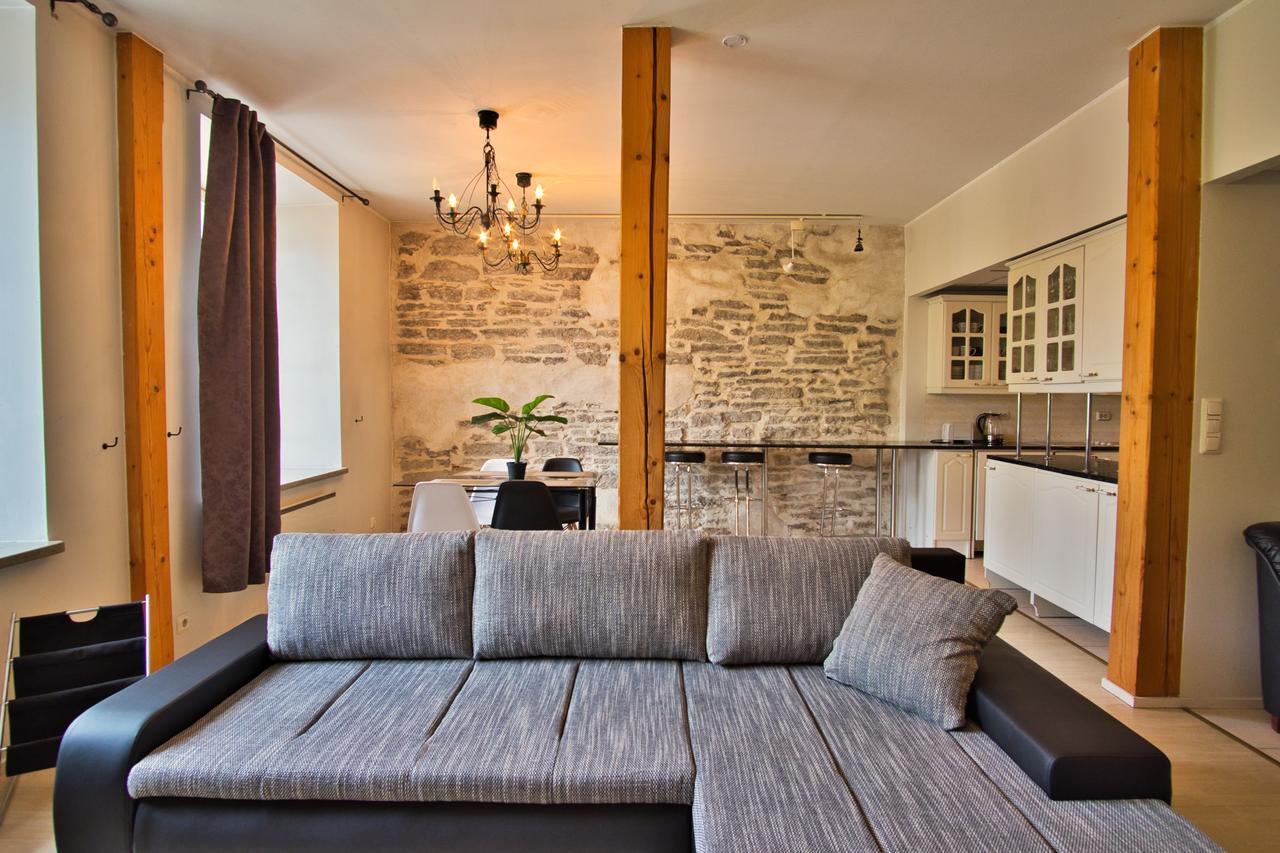 Dream Stay - Old Town Church View Apartment With Sauna Tallinn Bagian luar foto