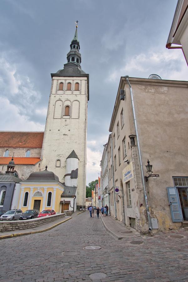 Dream Stay - Old Town Church View Apartment With Sauna Tallinn Bagian luar foto