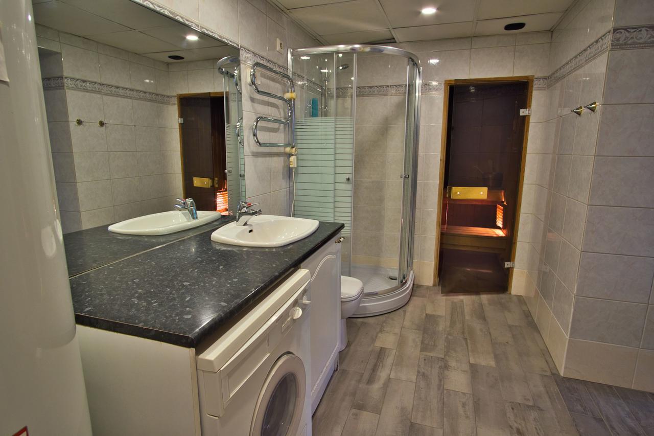 Dream Stay - Old Town Church View Apartment With Sauna Tallinn Bagian luar foto